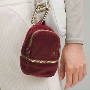 Lululemon city adventurer backpack nano velour wine berry gold VELVET holiday